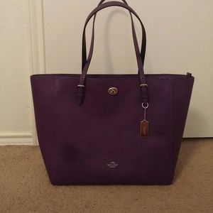 PRICE DROP  🎊🎊 Coach Turn Lock tote