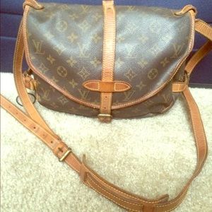 Authentic Louis Vuitton saumur size 30.