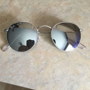 Ray bans brand new comes with case