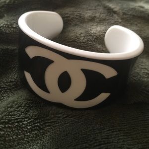 Bangle bracelet