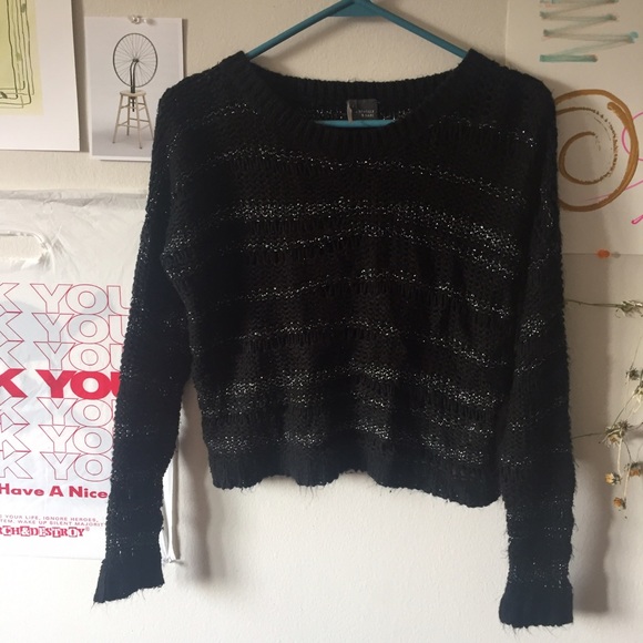 Cropped knot sweater