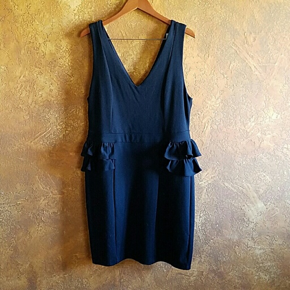 Black ruffled dress - Picture 1 of 3