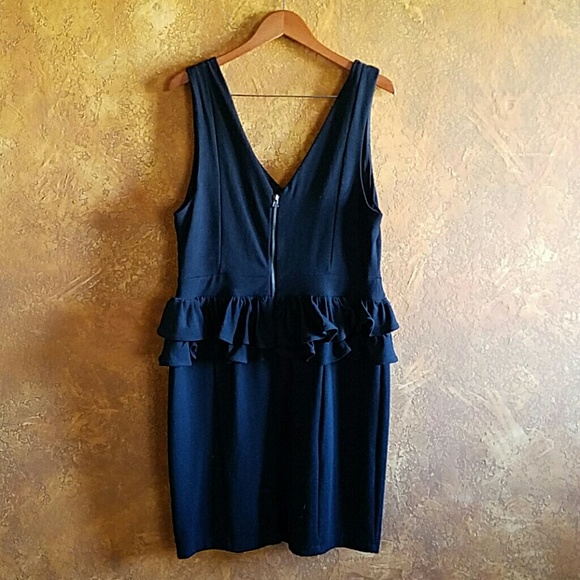 Black ruffled dress - Picture 2 of 3