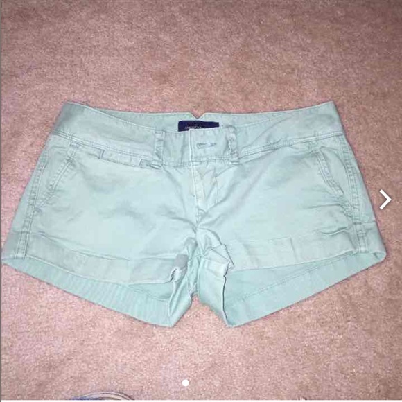 American Eagle "favorite short" - mint green