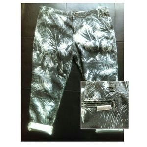 Super cute tropical denim Capri pants by Joe's!