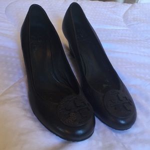 Tory Burch Sally Logo Wedge (Black Leather)