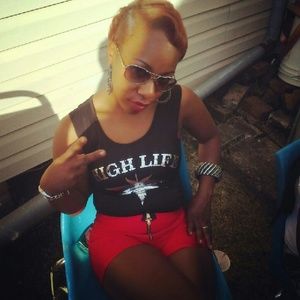 Meet your Posher, Lanora