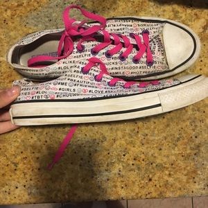 Hashtag print converse