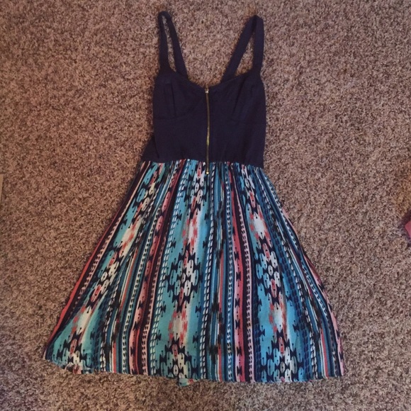 Patterned dress with zip up bodice