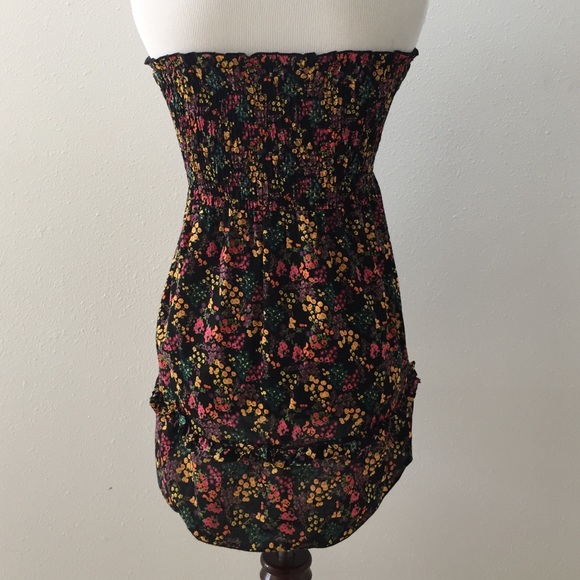 EUC Forever 21 black colored flowers tunic top - Picture 2 of 4