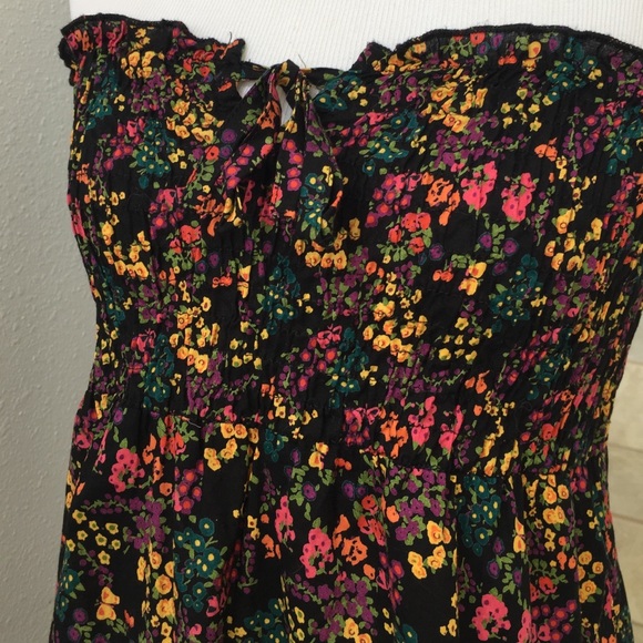 EUC Forever 21 black colored flowers tunic top - Picture 4 of 4