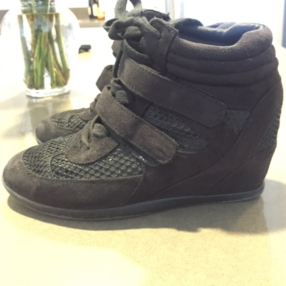 Black madden girl high top /high heel sneakers