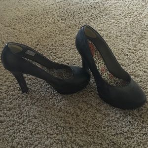 Gently worn rocket dog brand pumps