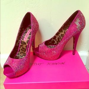 Betsey Johnson Glitzee Fuschia Pump