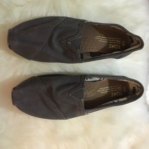Women's TOMS size 7.5 barely worn