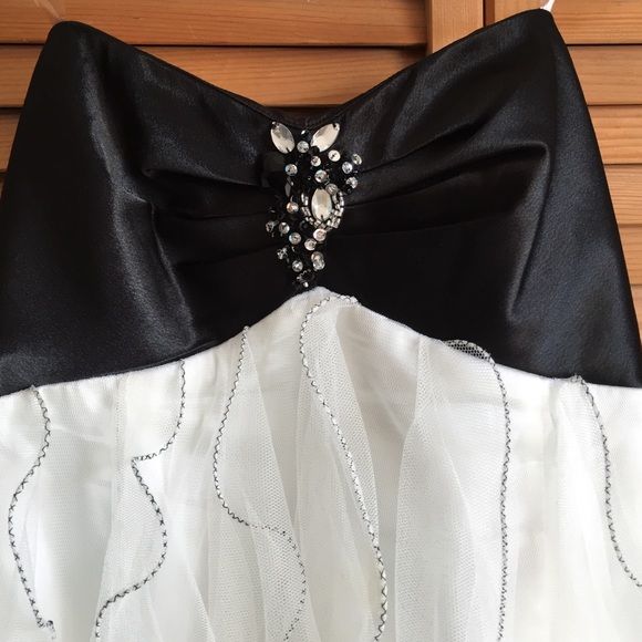 ❕Strapless Ruffled Dress ❕ - Picture 2 of 3