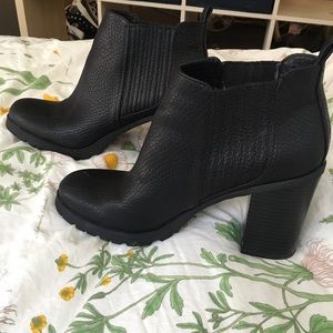 Vegan leather healed boots 9.5