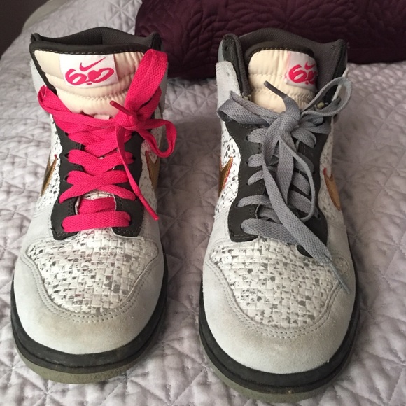 Nike high tops. Barley worn. - Picture 2 of 2
