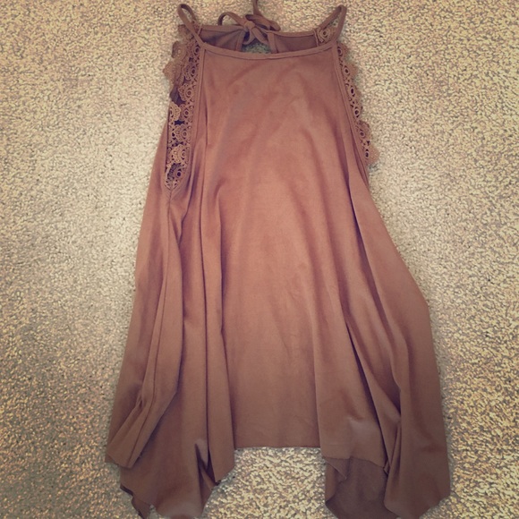 Brown tank top w/accents around arms