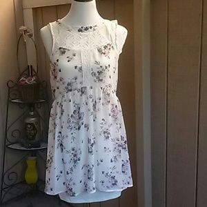 Junior's short dress