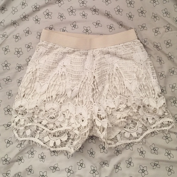 American Eagle white lace shorts size xs