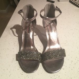 Kenneth Cole Reaction pewter heels