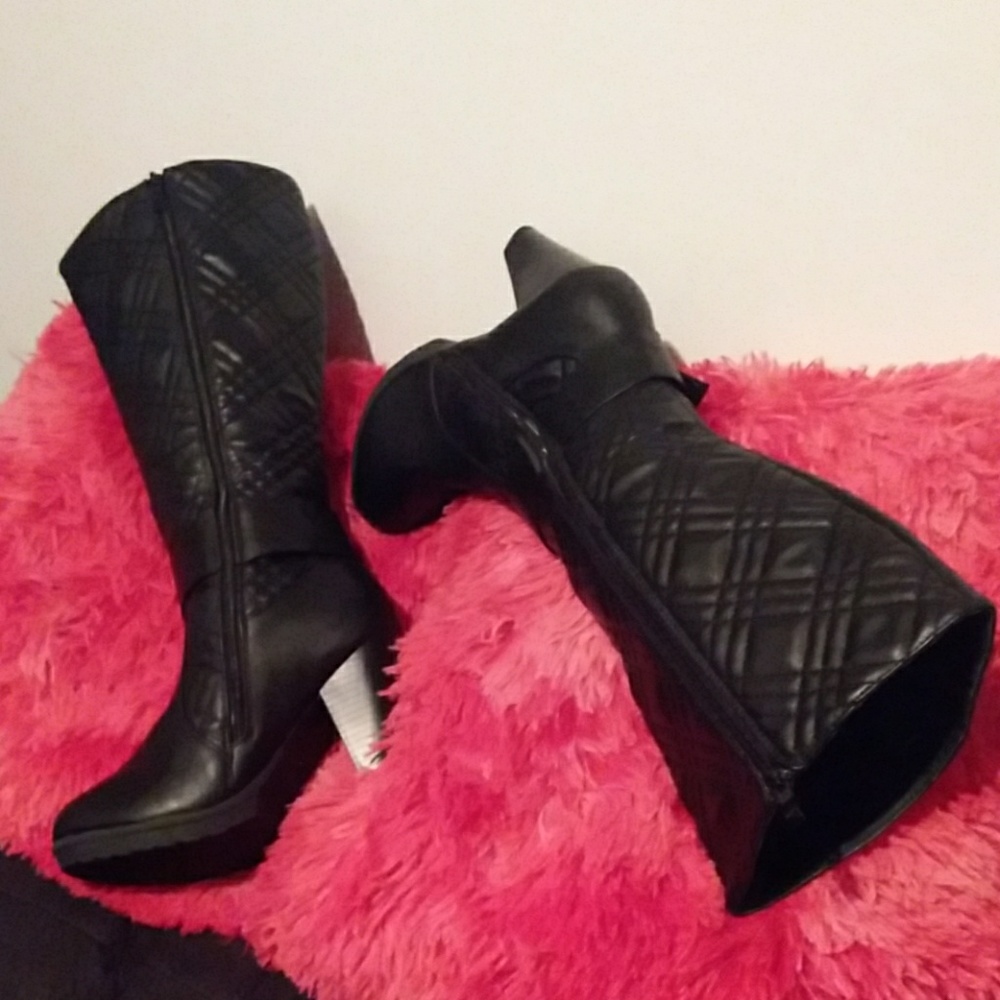 ELEGANT TOP Moda BLACK BOOT BRAND NWOT ( LISTING PRICE $45) - Picture 3 of 4