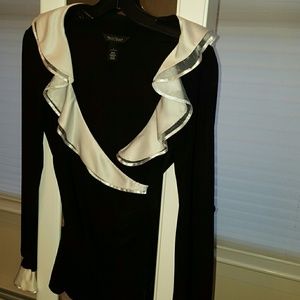 Black house white market top