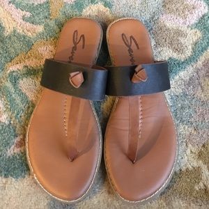 Seven7 Navo black and brown thong sandals