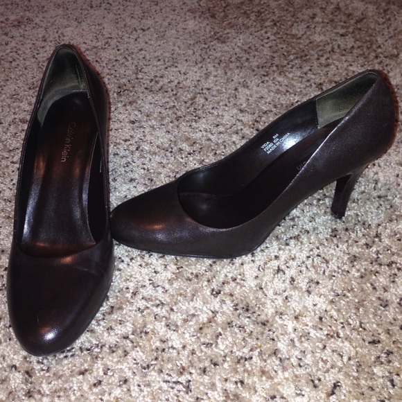 Calvin Klein Vida pump
