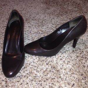 Calvin Klein Vida pump