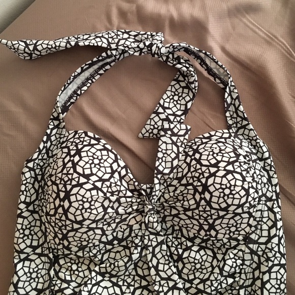 Bathing suit - Picture 2 of 4