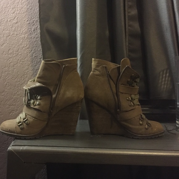 Steve Madden Wedges - Picture 2 of 2