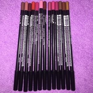 NEW NEVER USED 13 lipliner pencils