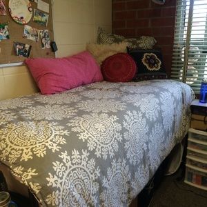 Dorm bedding