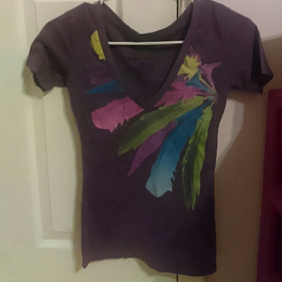 Cute feather graphic shirt