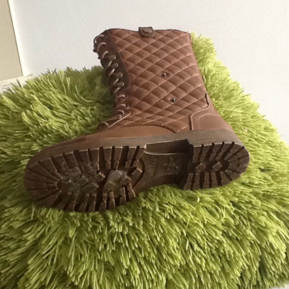 ELEGANT BAMBOO BROWN BOOT BRAND NWOT - Picture 2 of 2