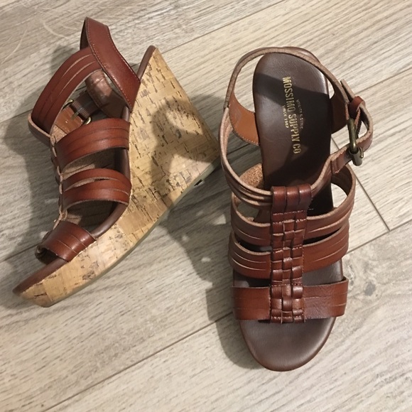 Mossimo cognac wedge