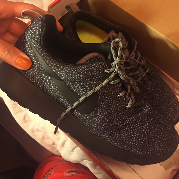 Women's Nike RosherRun Print - Picture 9 of 11