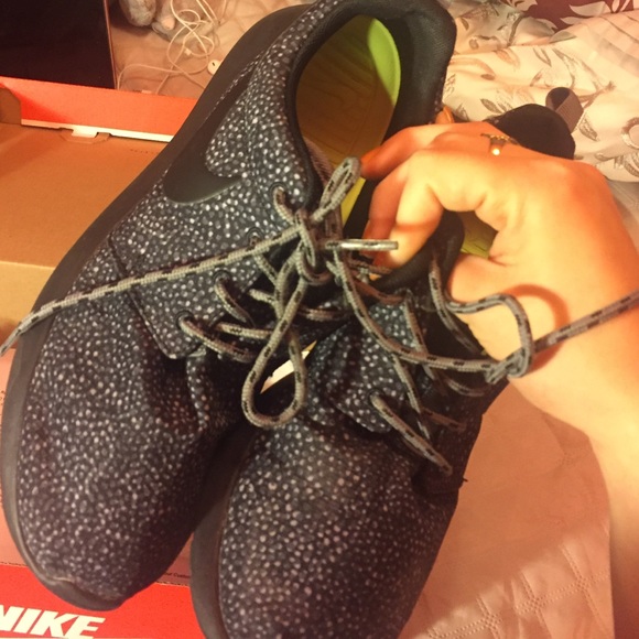 Women's Nike RosherRun Print - Picture 3 of 11