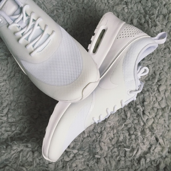 🚫SOLD🚫 Nike Air Max Thea (White Leather & Mesh) - Picture 3 of 5