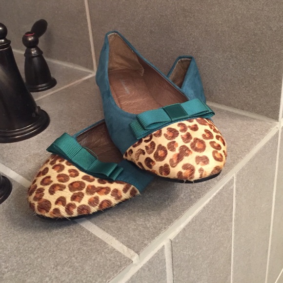 Leopard print flats