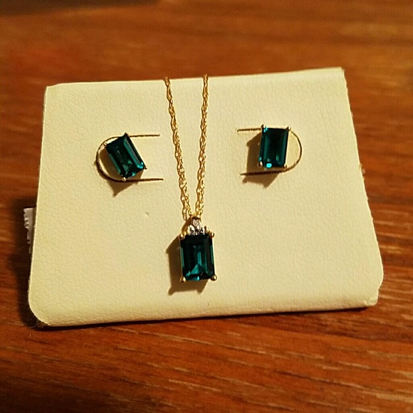 Emerald set