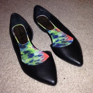 Black pointed toe flats