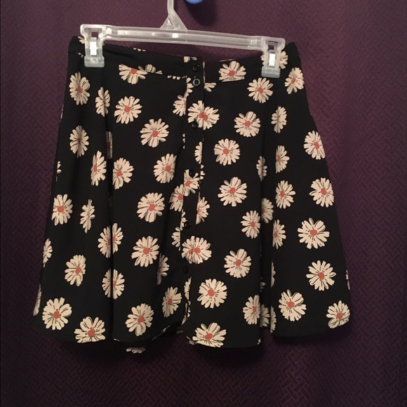 Dresses & Skirts - Flower print skater skirt