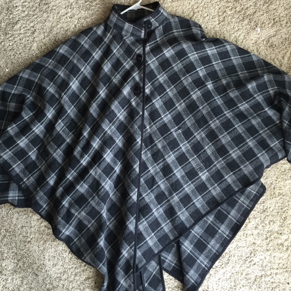 Jones New York Black and Grey Plaid Wool Cape