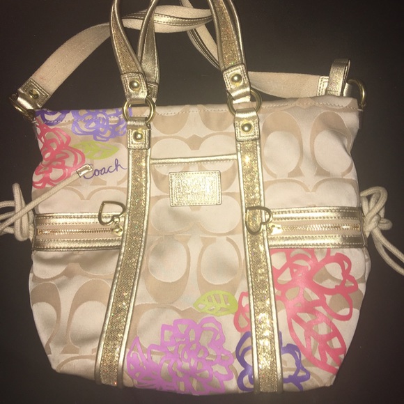 Coach Handbags - AUTHENTIC COACH PURSE