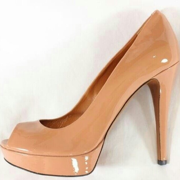 Gucci nude patent leather peep toe