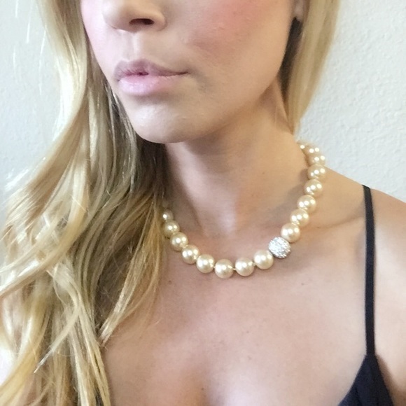 Pearl Necklace w/ Diamond Closure✨