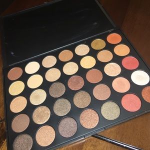 Morphe 35 color shimmer nature glow palette